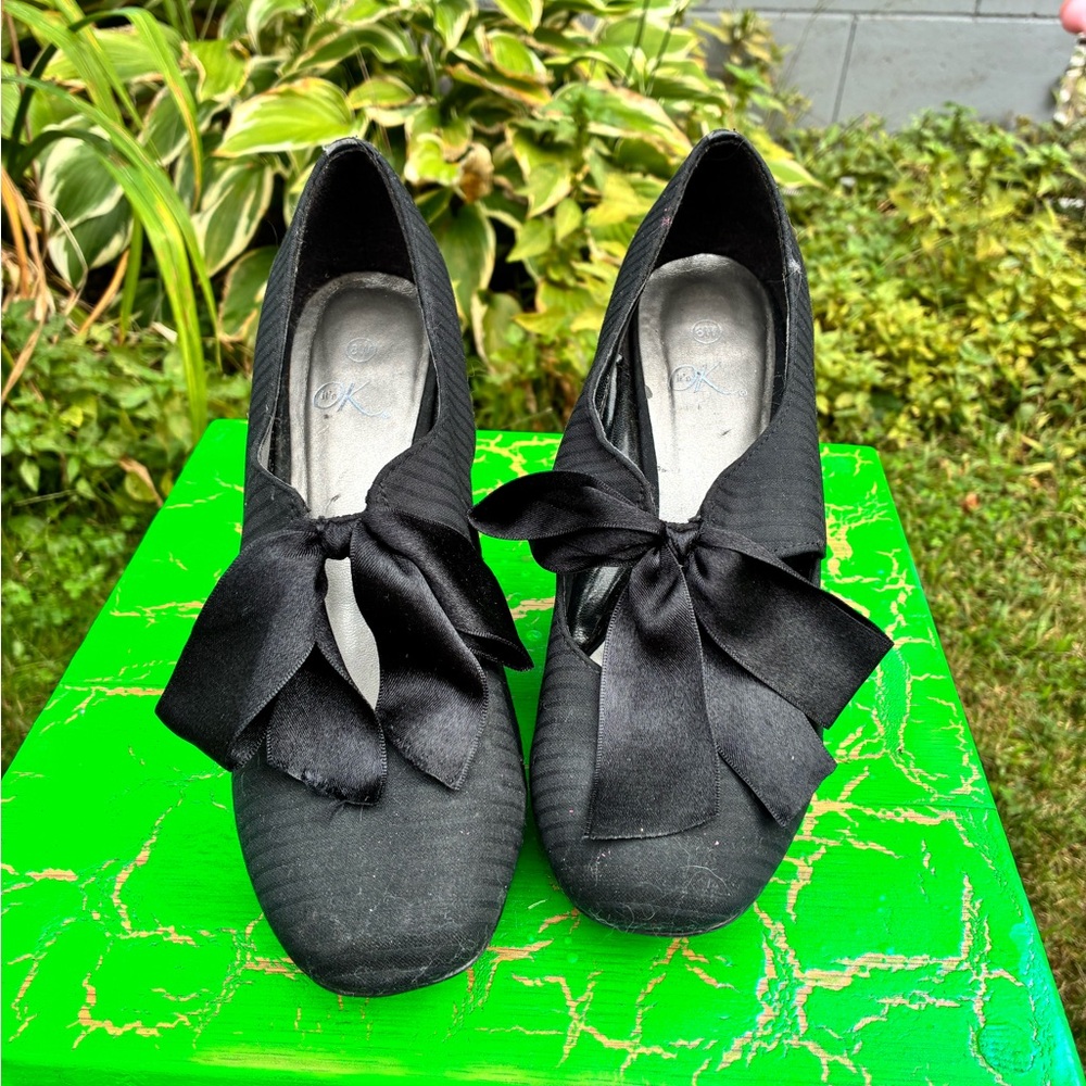 Chic Black Women's Heels with Bow Detail